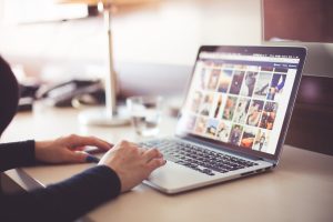 Jak analizować trendy rynkowe do optymalizacji kampanii reklamowej