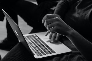 Rola influencerów w reklamie programatycznej: jak zbudować silne partnerstwo