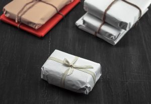 Producent opakowań kartonowych – jakie rozwiązania obejmuje kompleksowa produkcja opakowań?